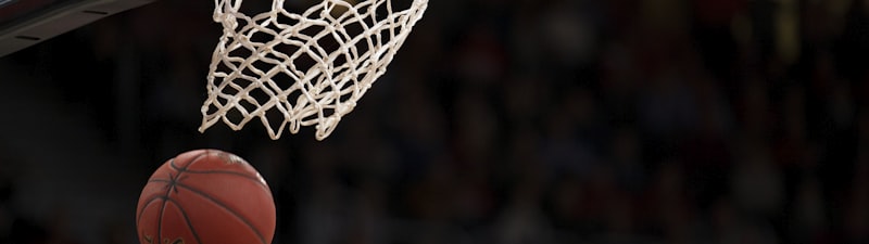 NBA篮球比赛扣篮精彩瞬间 - 球员腾空扣篮