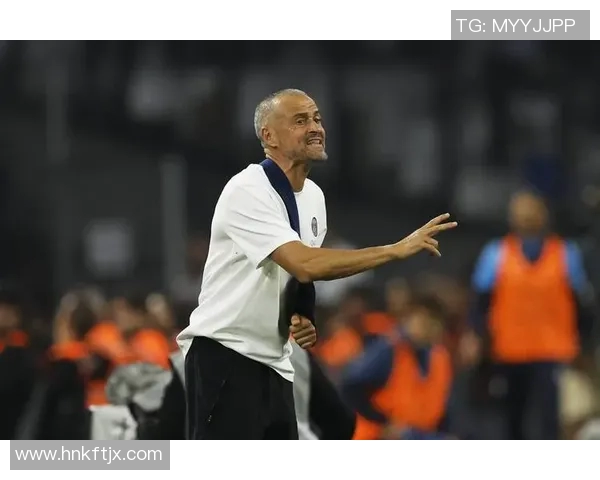 马赛队法甲排名下滑原因分析：攻防失衡还是战术调整不足